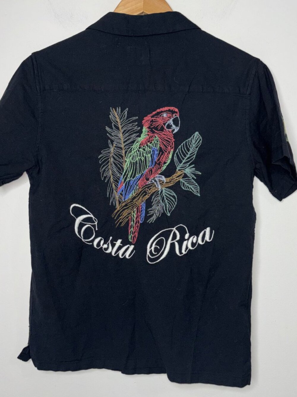 Aeropostale Costa Rica Tropical Parrot Camp Shirt Mens XS Black Linen Blend